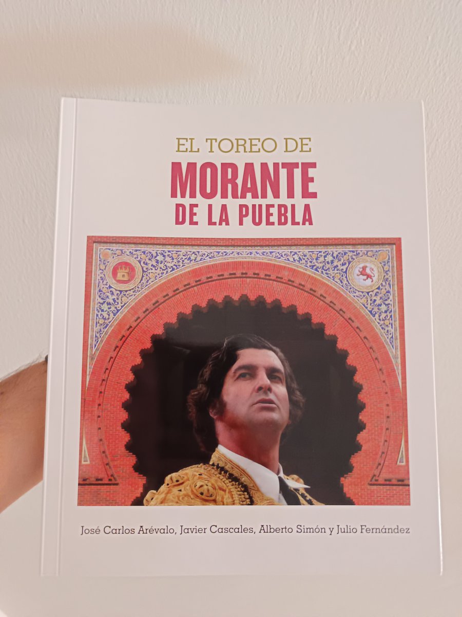 eltoreoseda's tweet photo. Llevo la mitad leído y tengo que decir merece totalmente cada euro que cuesta. Enhorabuena a JC Arévalo, Javier Cascales, Alberto Simón y Julio Fernández https://t.co/61sCEbVJVY
