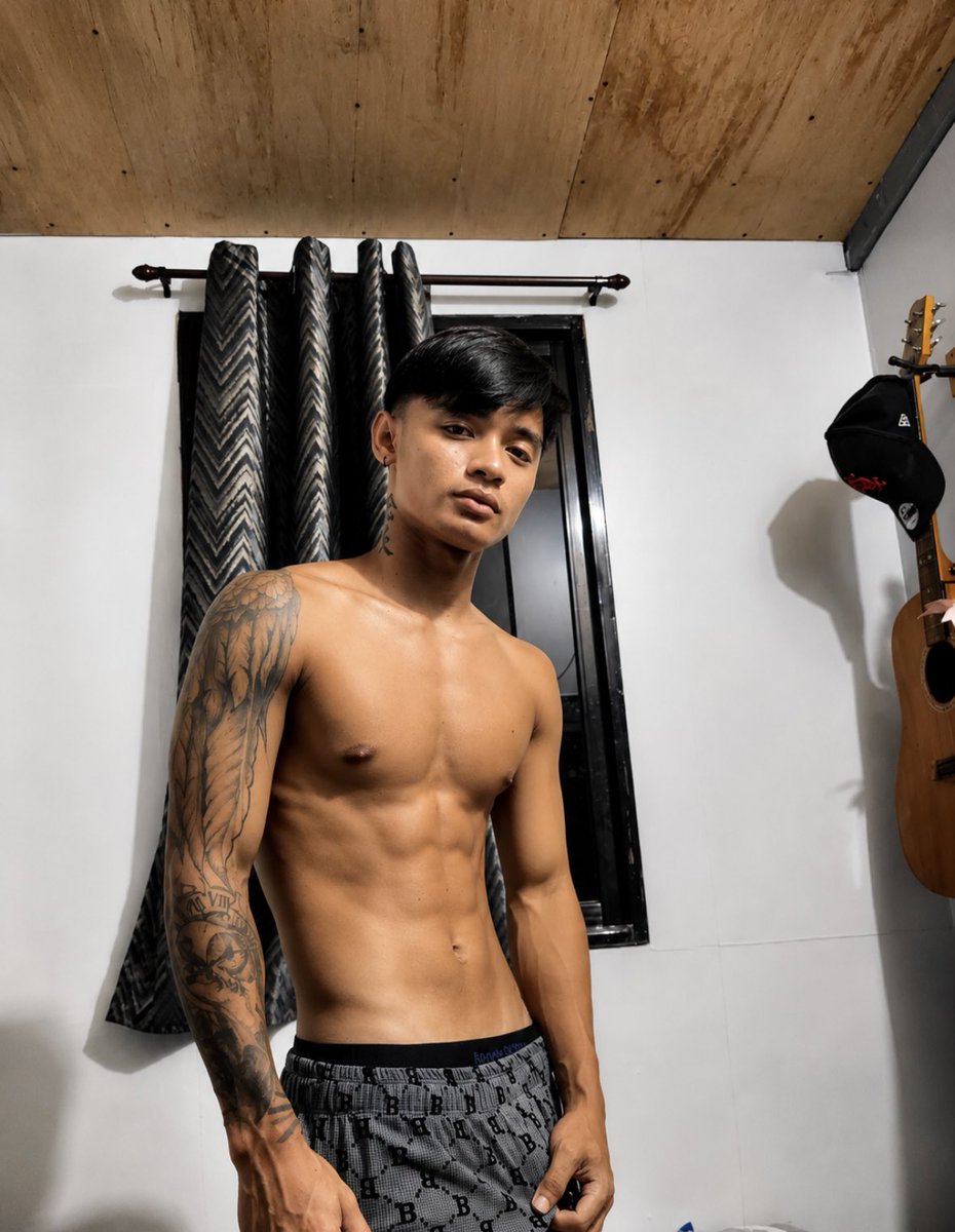 Renzzzz0z's tweet photo. Good evening ma’am &amp; sir qualiting massage po ba ang hanap nyo baka ako napo ang kailangan nyo dm lang po☺️❤️ https://t.co/9OQ8Slnzmy