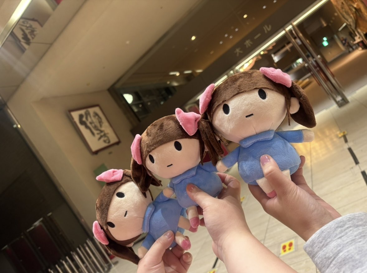maple1998e's tweet photo. ちなみに田村ゆかりさんのライブは
友だちと3人で行ったんだけど
ちゃんと3人とも布教されて帰ってきた
ぬいぐるみとペンラとボンボンとタオルとTシャツとチケキー買って約15000円
初めての参加でこんなに買ったの初めてで
自分でもびっくりだったよ。笑笑 https://t.co/yKaruhlxKl
