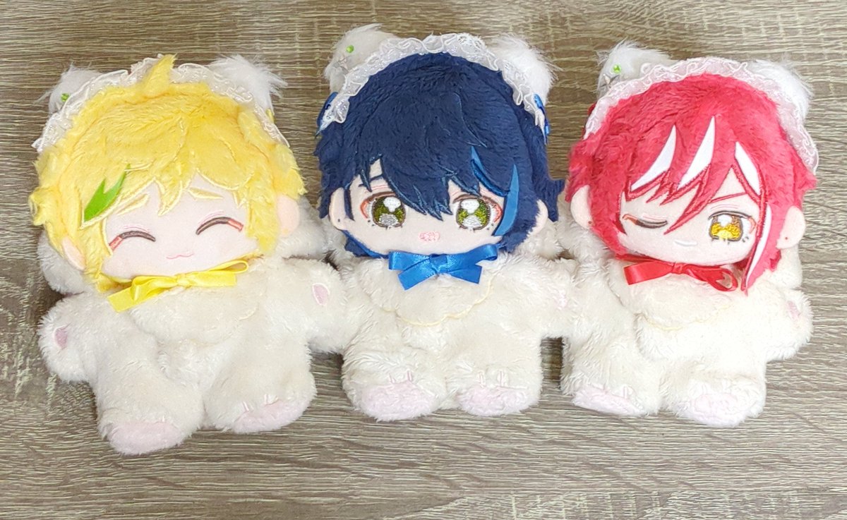 megane__hijn's tweet photo. うーちゃん【@HAYASHI_10ZO 】と作品交換してもらった♪
めちゃめちゃ激かわなヘッドドレスを作ってくれて本当に感謝🥹💕
お耳の部分にキラキラの星がついてたりユニットカラーで揃えられててメンカラリボンついてたり本当に可愛すぎる🥹✨うーちゃん本当にありがとう🙏💕

#いつぬいが見られるタグ https://t.co/Jo27DppsIE
