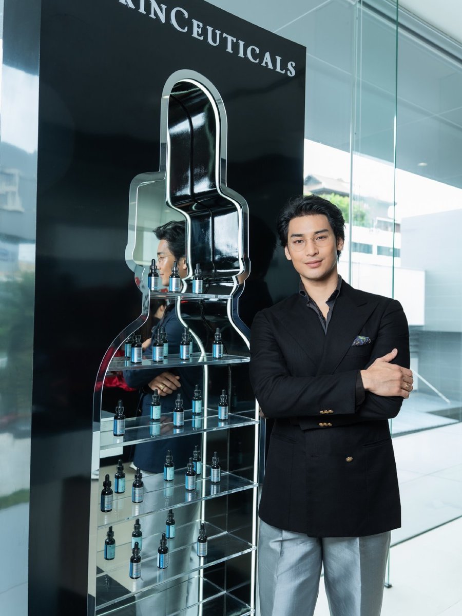 littlef48784688's tweet photo. @Nnattawin1 #ApoNattawin
#SkinCeuticalsTHxAPO
#SkinCeuticalsTH #CavallinoMotors
#SkinCeuticalsPartner
Handsome https://t.co/R6dTSYScMU