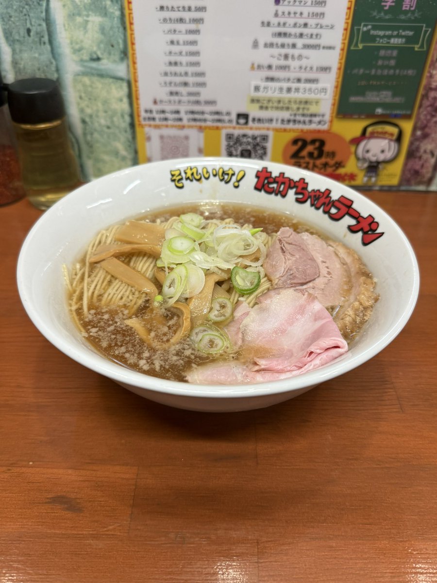 ronron9581's tweet photo. それいけ！たかちゃんラーメン
古河本店さん

それいけ！あっちゃんラーメン(大)

会議で遅くなったので
フォロワーさんのポスト見て
美味しそうだったのでGO🔰
残念ながら味��＆うずらは売り切れ
豚のこく感じるスープ美味い
麺も程よいパツ麺で美味しい https://t.co/Z5BLhklELU