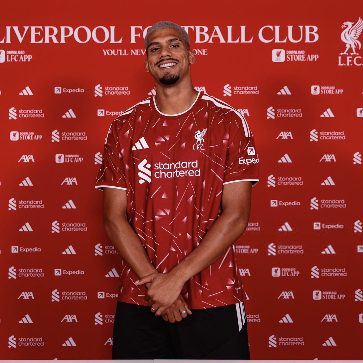 ActuFoot_'s tweet photo. LIVERPOOL A ENCORE CASSÉ SA TIRELIRE CET ÉTÉ !!! 🤑❤️

✅🆕 Bradley Barcola 🇫🇷 - 145 M€ 💰
✅ Jérémy Jacquet 🇫🇷 - 64 M€ 💰
✅ Victor Munoz 🇪🇸 - 40 M€ 💰
✅ Ifeanyi Ndukwe 🇦🇹 - 3 M€ 💰
✅ Ronald Araujo 🇺🇾 - prêt https://t.co/2cKp1qMziK