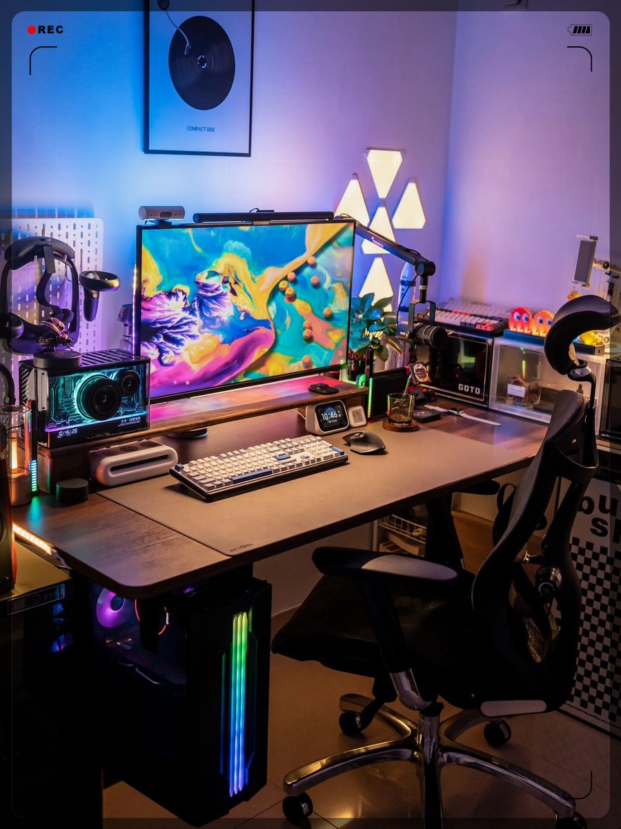 reyeshirly's tweet photo. Just found my old photo of 2020’s tiny desk setup, now I have a full, cozy corner for work and hobbies  Growth hits different!， https://t.co/IbQt76oJvy