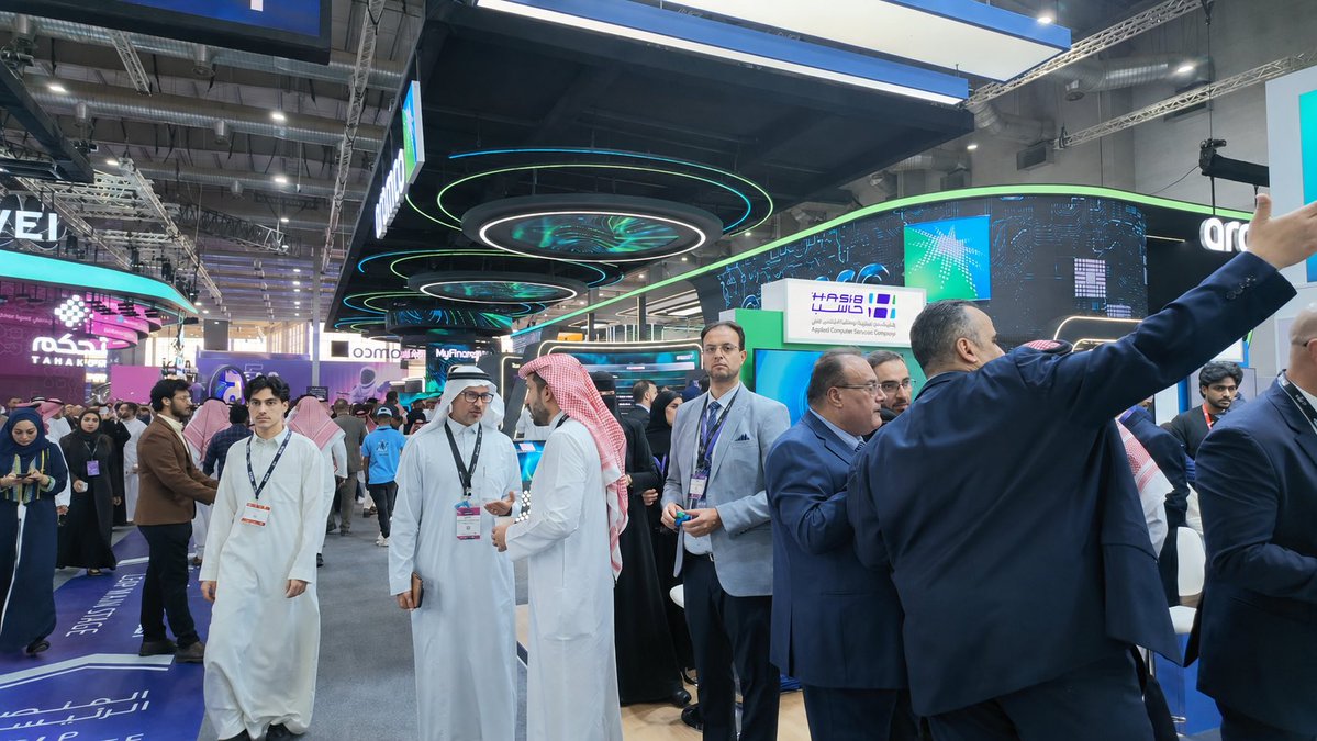 Hasib_Solutions's tweet photo. سعدنا اليوم في مؤتمر  LEAP في نسخته الخامسة، باستقبال الزوار المهتمين واستعراض أحدث الحلول التقنية المبتكرة التي نقدمها لتمكين قطاع الأعمال.   ننتظر زيارتكم لنا طوال أيام المؤتمر لنستكشف معاً آفاقاً جديدة للتحول الرقمي
 📍Hall 1 | E30 
 #حاسب #leap2026 #leap #leap26 #Vision2030