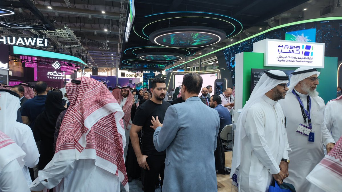 Hasib_Solutions's tweet photo. سعدنا اليوم في مؤتمر  LEAP في نسخته الخامسة، باستقبال الزوار المهتمين واستعراض أحدث الحلول التقنية المبتكرة التي نقدمها لتمكين قطاع الأعمال.   ننتظر زيارتكم لنا طوال أيام المؤتمر لنستكشف معاً آفاقاً جديدة للتحول الرقمي
 📍Hall 1 | E30 
 #حاسب #leap2026 #leap #leap26 #Vision2030