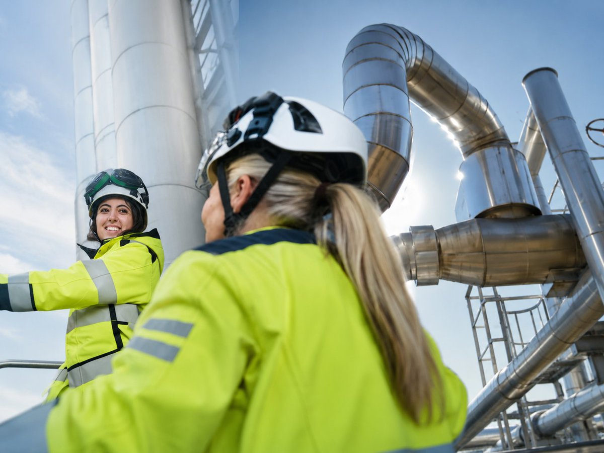 fuelcellsworks's tweet photo. AFRY will lead FEED work for Uniper’s NorthStarH2 project in Sweden, targeting 115,000 tonnes of #emethanol annually using #greenhydrogen, 175 MW #renewable power and biogenic CO₂.
#Methanol #PowerToX #HydrogenNews
https://t.co/ToVMIsxKOl https://t.co/LnTmhlq4tf