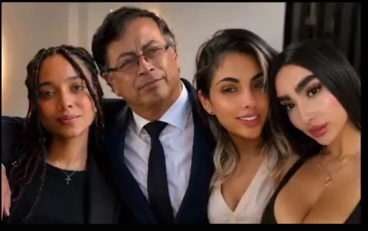 Vegetasuspend's tweet photo. Las quiere y las defiende más que a su propia sangre🥵🥵🥵 https://t.co/jsbvhVhCJ0