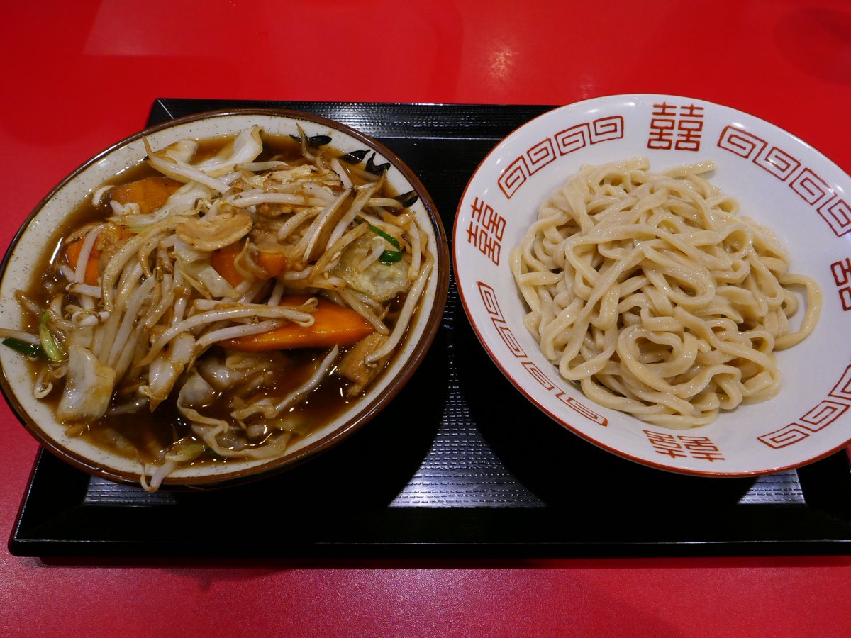akki_MH_69's tweet photo. 【コマル飯店】さん
(仙台市青葉区錦町)
「肉ヤサイ炒めつけ麺(並)+半チャーハン」
麺は「特注 もち小麦麺」らしい。
なるほど、啜った感じ、うどんぽいモチモチ感。割スープが無いのでつけ汁は飲めないですね。チャーハン安定。
旨ximum！
ご馳走様でした。
#AKi麺活2026 https://t.co/aaSuJxoW1n