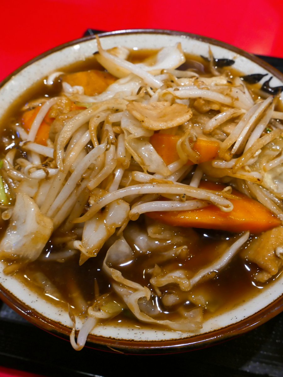 akki_MH_69's tweet photo. 【コマル飯店】さん
(仙台市青葉区錦町)
「肉ヤサイ炒めつけ麺(並)+半チャーハン」
麺は「特注 もち小麦麺」らしい。
なるほど、啜った感じ、うどんぽいモチモチ感。割スープが無いのでつけ汁は飲めないですね。チャーハン安定。
旨ximum！
ご馳走様でした。
#AKi麺活2026 https://t.co/aaSuJxoW1n