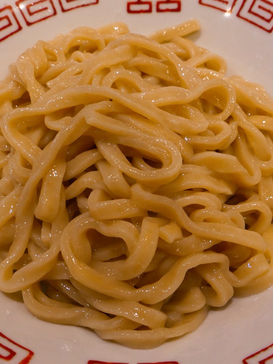 akki_MH_69's tweet photo. 【コマル飯店】さん
(仙台市青葉区錦町)
「肉ヤサイ炒めつけ麺(並)+半チャーハン」
麺は「特注 もち小麦麺」らしい。
なるほど、啜った感じ、うどんぽいモチモチ感。割スープが無いのでつけ汁は飲めないですね。チャーハン安定。
旨ximum！
ご馳走様でした。
#AKi麺活2026 https://t.co/aaSuJxoW1n