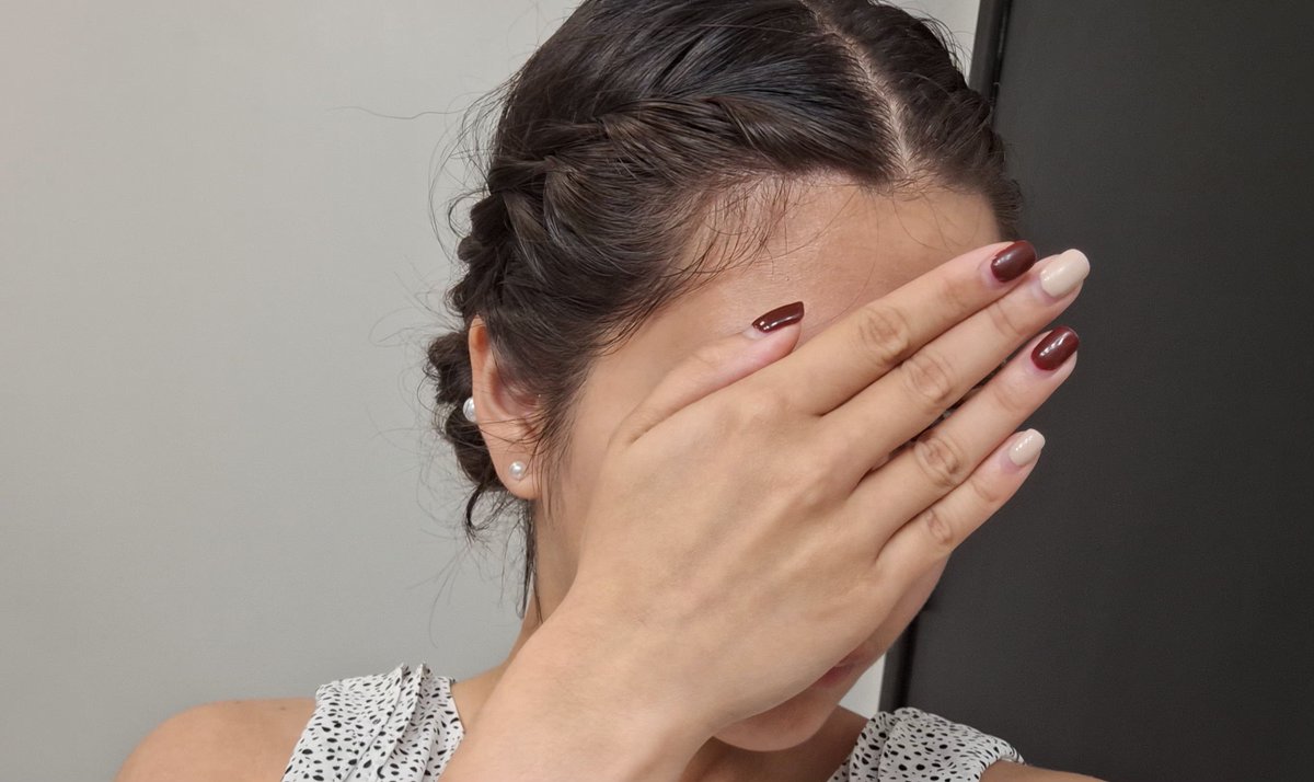 FturSkinnyDevil's tweet photo. Rate the hairstyle I did this morning in 10min, half asleep, and in the dark.
Safe to say I have to schedule my nail appointment soon too 😭 https://t.co/ntHfDp9hXo