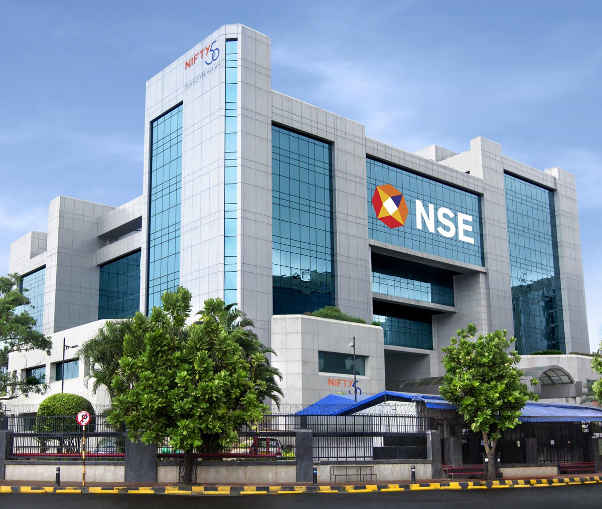 Yoro_Talk's tweet photo. 📈 Nairobi Securities Exchange keeps climbing, with strong H1 profits driven by higher trading volumes, block trades and recent IPOs, including Kenya Pipeline. Market cap remains in the multi-trillion range, led by banking, energy &amp; insurance stocks. #NSE #KenyaMarkets #Politics https://t.co/iLkJPxg7dq