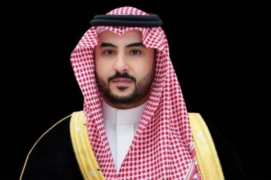 SaudiNews50's tweet photo. وزير الدفاع الأمير خالد بن سلمان:

مواجهة التحديات والتهديدات تتطلب تنسيقًا سياسيًا وتكاملًا دفاعيًا، وجاهزية عسكرية جماعية.

- https://t.co/1RWFLExT7u