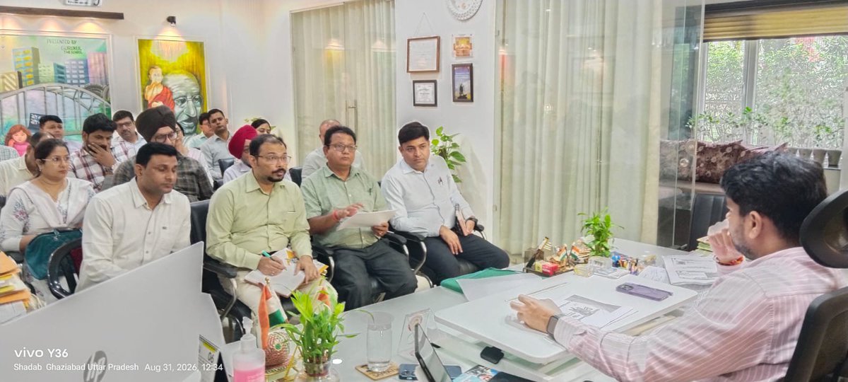 ChiefGhaziabad's tweet photo. श्री कुमार सौरभ, मुख्य विकास अधिकारी, गाजियाबाद की अध्यक्षता में आज भारत कौशल प्रतियोगिता के सफल आयोजन एवं जिला कौशल विकास कार्ययोजना की प्रगति के संबंध में बैठक संपन्न हुई। @CMOfficeUP @ChiefSecyUP @CommissionerMe3 @dm_ghaziabad @UpRuralDev @InfoDeptUP https://t.co/iwGpu0yrX6