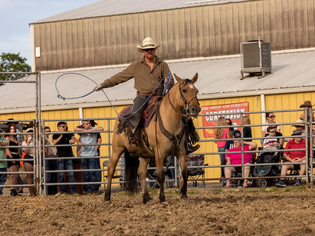 LillyQuinthnaw's tweet photo. First photos from the Fox Hollow Rodeo. https://t.co/QzfW3nJK4G