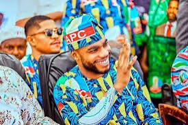 EkeneAninze's tweet photo. David Umahi has suddenly become desperate for youths who will help him promote President Tinubu's 2027 ambition in the South East, all because he does not want to lose his juicy position.

But when he had the opportunity to produce the Chairman of Ohaozara Local Government, he didn't think of recommending any youth. Instead, he recommended his own 28-year-old son, Osborn Nweze Umahi, for the position.

If you ask Umahi how many South East youths he has empowered since becoming the Minister of Works, he might challenge you to a debate instead of giving you an answer.

Now that he has realized that losing Ebonyi could also mean losing his pathway back to the Ministry of Works, he suddenly wants everyone to queue behind him.

Lol.

I am Ekene Aninze, Esq.