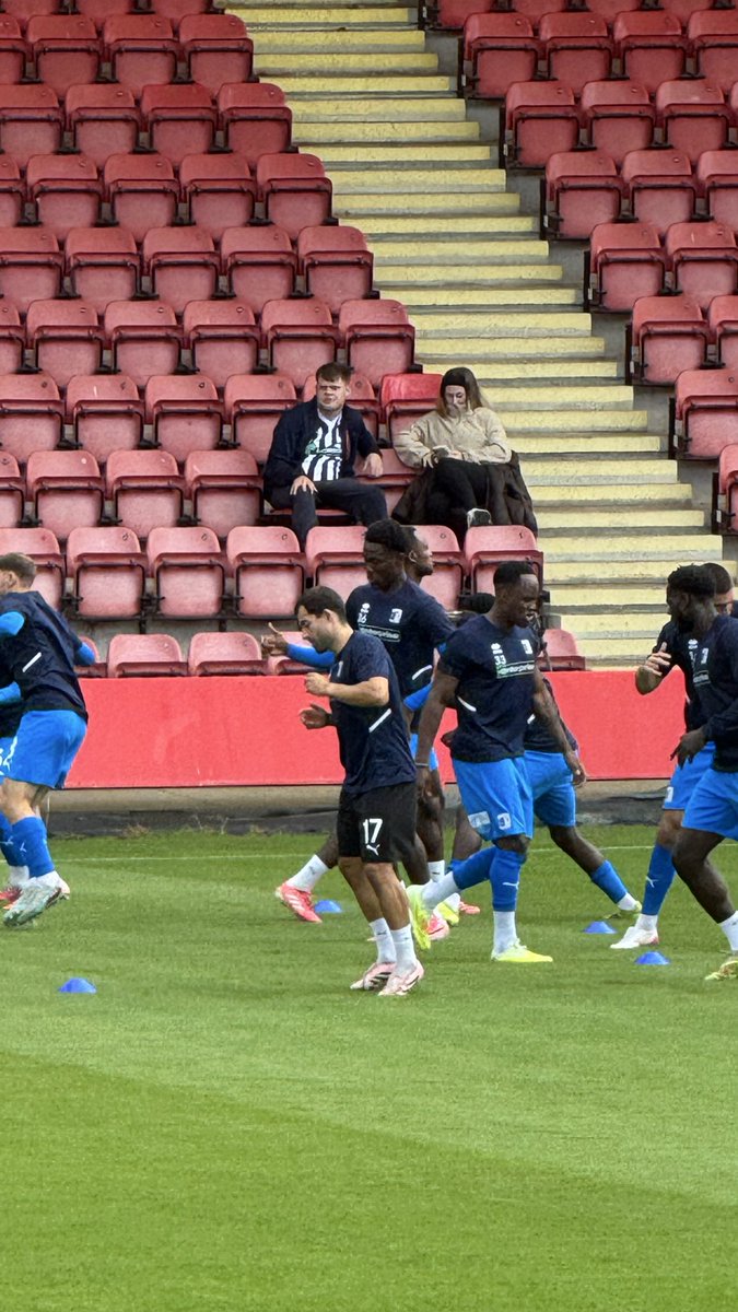 ChrisDavis2707's tweet photo. Dan Mooney (17) training with Barrow 👀 #khfc https://t.co/O0hOscsbBQ