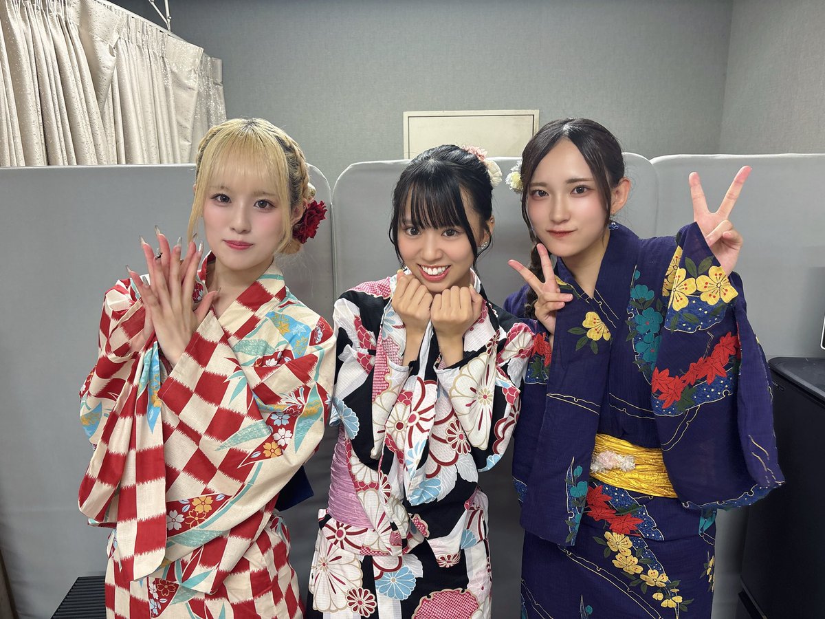 chp_remu's tweet photo. 一緒になったら絶対写真撮りたくなる♪( ◜ω◝و(و "

今日はななとみさちとおやすみなさい🌙
@Nana_kwsk0619 💜
@misa_mrkw0909 💚 https://t.co/zWXMA143KP