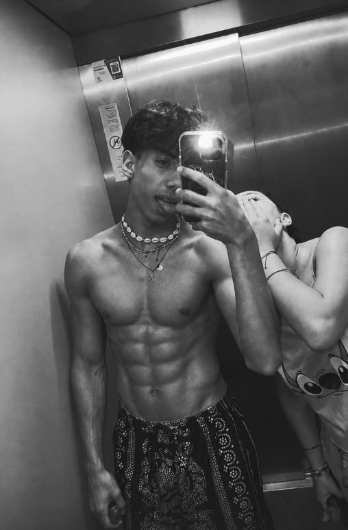 rafaeldsv24's tweet photo. Pas si sage que ça. 😈
🔞 Âmes sensibles, s’abstenir.
#nsfw #abdo #gay https://t.co/FFQMCEOyLy