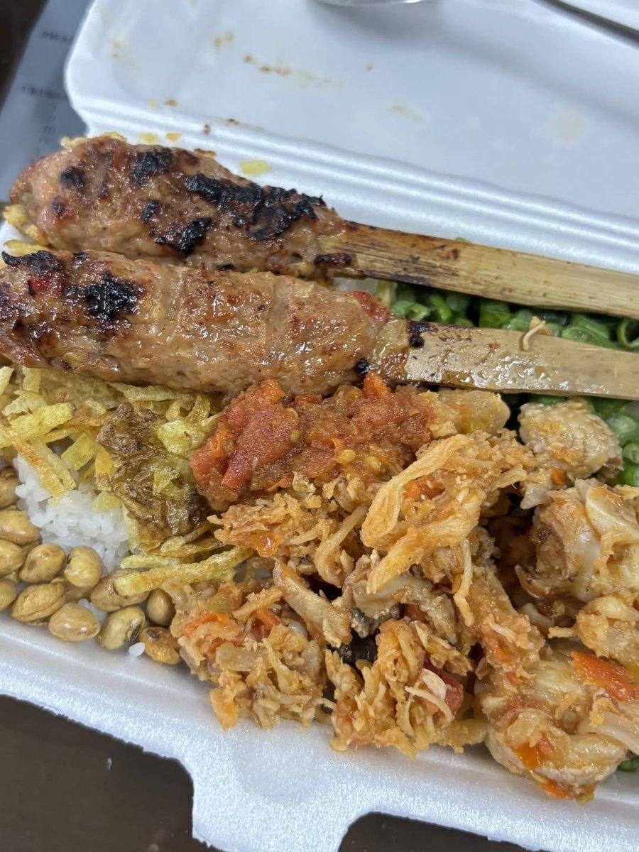 kimbuniiee's tweet photo. 5 Jogja food i can't stop thinking about as anak rantauu selama  8 tahun

Adaa ga makanan favorit warga di sinii??? https://t.co/RaWen04x6Z