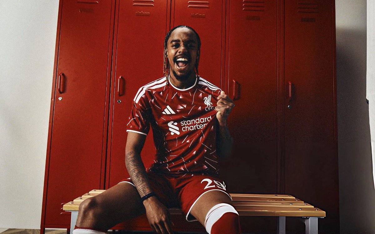 JamesWathland's tweet photo. You can really tell how much Barcola wanted this Liverpool move.

He’s so happy to finally be here in Liverpool.

That’s what we love. Go on, Bradley! ❤️ https://t.co/FYSzA4bq92