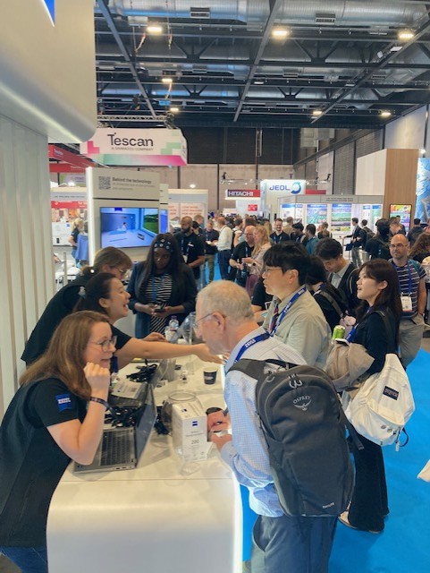 RoyalMicroSoc's tweet photo. A bustling atmosphere at lunchtime on our first day of #IMC21 🙂 

Hope everyone is refreshed and ready to go this afternoon 👍 🔬 

#microscopy https://t.co/VKzemWnusH