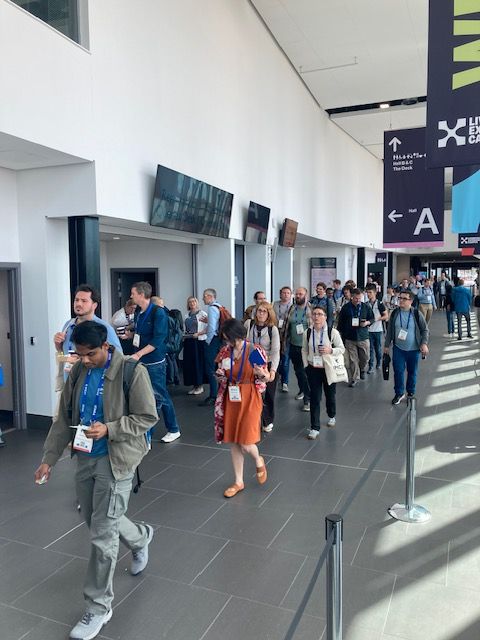 RoyalMicroSoc's tweet photo. A bustling atmosphere at lunchtime on our first day of #IMC21 🙂 

Hope everyone is refreshed and ready to go this afternoon 👍 🔬 

#microscopy https://t.co/VKzemWnusH