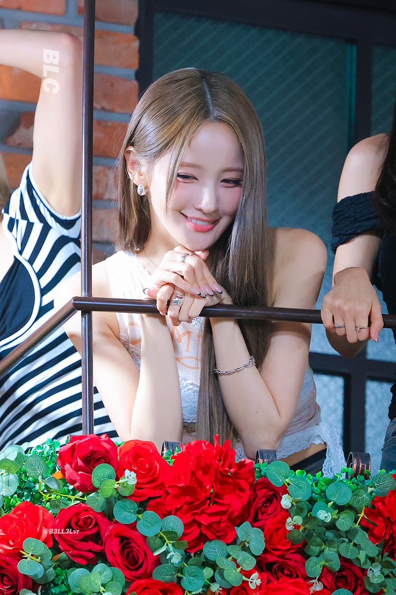 B3LL3Lvr's tweet photo. 260711 #키스오브라이프 #벨 #나띠 https://t.co/ghKSEUUKJH