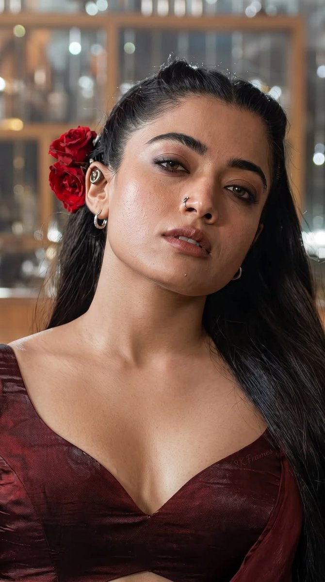ProfSIVA_'s tweet photo. #RashmikaMandanna with Red rose flower 🌹 https://t.co/wnmkRb5dsf