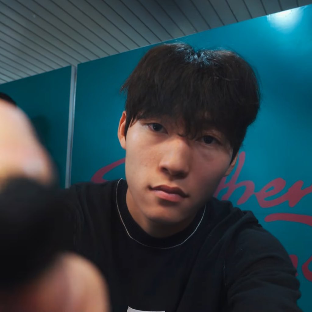 ba11chara's tweet photo. 기분이이럼… https://t.co/cbUZCbco9S