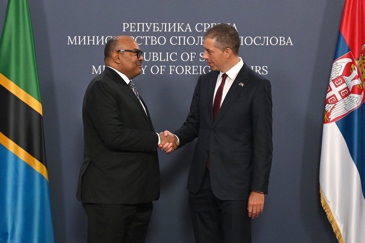 MFASerbia's tweet photo. Министар спољних послова Републике Србије Марко Ђурић @markodjuric састао се данас, уочи Комеморативног скупа поводом 65. годишњице Београдске конференције Покрета несврстаних земаља, са министром иностраних послова Уједињене Републике Танзаније Махмудом Табитом Комбом.

Констатовано је обострано задовољство због отварања Амбасаде Републике Србије у Танзанији, што је оцењено као значајан корак ка успостављању ширег партнерства.
#NAM65 #NAM2026
🇷🇸🤝🇹🇿
📄⬇️
🔗https://t.co/SBVnDGkCnb
