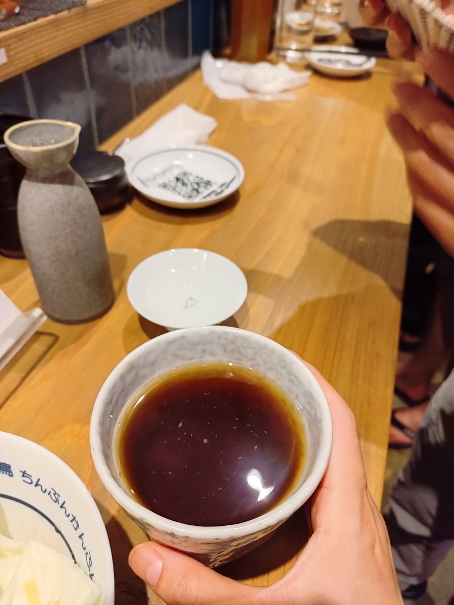 yukkuru_'s tweet photo. エルティさんと2軒目〜行きたかった不思議な入口のお店〜🍶 毎年のように福岡へ来てくださって嬉しい…ビールを始め、興味深い話しか出てこない！帰り道であっきーニキなら怒らないだろうと電話をかける酔っ払い…普通に相手してもらえて良かった👏
 本日のお言葉「健やかに…」

#ゆっくるお酒備忘録 https://t.co/d1JnpNRKZE