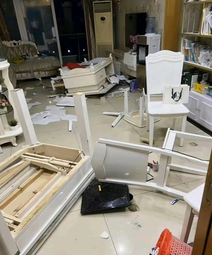 Asahibozi's tweet photo. 【他已经承认是游戏机了】
她们总是难以承认自己的错误，因为在她们的世界里她们都是对的。 https://t.co/ikR1ktdDYc