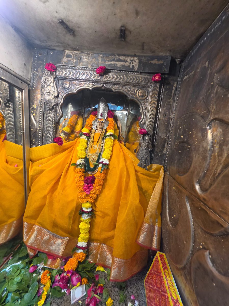 12Jyotirling's tweet photo. श्री ॐकारेश्वर ज्योतिर्लिंग संध्याकालीन आरती श्रृंगार | 31.08.2026

Shri Omkareshwar Jyotirlinga Evening Aarti Shringar | 31.08.2026 https://t.co/9GE6bTf8Mp