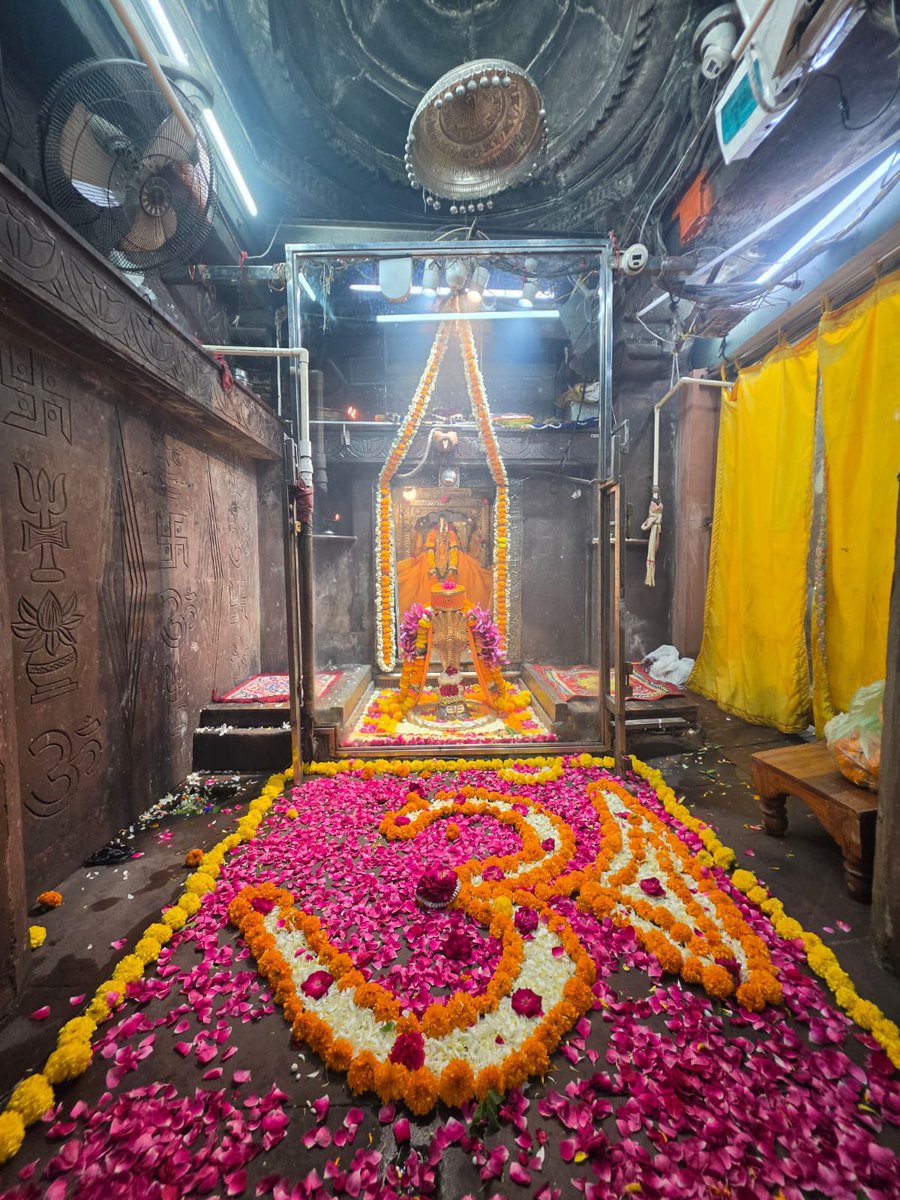 12Jyotirling's tweet photo. श्री ॐकारेश्वर ज्योतिर्लिंग संध्याकालीन आरती श्रृंगार | 31.08.2026

Shri Omkareshwar Jyotirlinga Evening Aarti Shringar | 31.08.2026 https://t.co/9GE6bTf8Mp