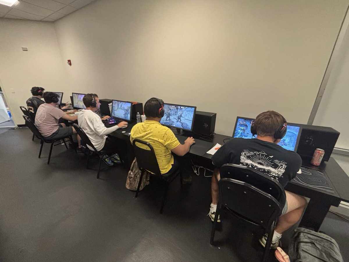 RedlinersCS2's tweet photo. Came for the counter strike, left with new family 🫶 what a weekend with the lads. 

Thank you @fragadelphia and @PolymarketCS2 for a great weekend. See you soon 🤝 https://t.co/QFIDwZQODv