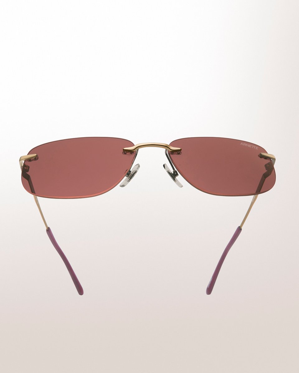 Arnette's tweet photo. Veigh bringing the heat in our latest frames.​
Own your look and hit the website to discover the full lineup. ​

#ARNETTE https://t.co/jrJig7omcg