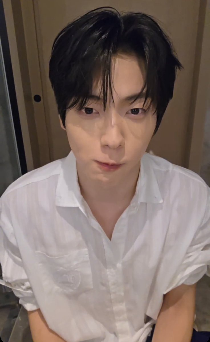 translatingTXT's tweet photo. 🐰 hehe i’ll start talking once more people come in
🐰 i got a little side dish for my wasabi and soy sauce
🐰 is my voice alright? is it echoing?
🐰 you’re asking if i’m eating in the toilet? it’s the bathroom…it looks like the toilet? 
🐰 the reason for that is…you guys know because we’ve done a live here so many times but the lighting in the room is a bit yellow…so i went around everywhere to see where the light would be good and it was good in the bathroom so i brought my food in here…you guys need to see this…i brought my food in here to look good for you guys and i was worried it would spill on my white shirt but i still wore it to look good for you guys 
🐰 if the lighting is still too yellow then let me know, hyung
🐰 ah not hyung, i mean moa 😅
🐰 it’s good? then that’s good! it’s not the toilet, it’s the bathroom!