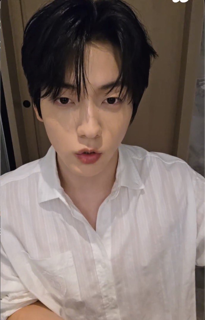 translatingTXT's tweet photo. 🐰 hehe i’ll start talking once more people come in
🐰 i got a little side dish for my wasabi and soy sauce
🐰 is my voice alright? is it echoing?
🐰 you’re asking if i’m eating in the toilet? it’s the bathroom…it looks like the toilet? 
🐰 the reason for that is…you guys know because we’ve done a live here so many times but the lighting in the room is a bit yellow…so i went around everywhere to see where the light would be good and it was good in the bathroom so i brought my food in here…you guys need to see this…i brought my food in here to look good for you guys and i was worried it would spill on my white shirt but i still wore it to look good for you guys 
🐰 if the lighting is still too yellow then let me know, hyung
🐰 ah not hyung, i mean moa 😅
🐰 it’s good? then that’s good! it’s not the toilet, it’s the bathroom!