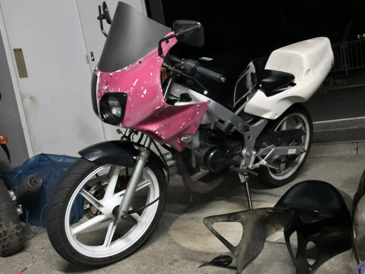 MX5_NA6CE's tweet photo. ニダボのアッパーカウルもろたで無理やりつけたけどなんか微妙 https://t.co/FNNpCaoK5e