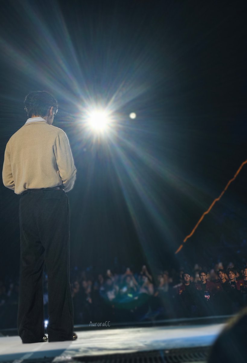 silence0910's tweet photo. shining✨️✨️✨️

#SOTUS10thYearConcertD2 
#คริสสิงโต  #KristSingto https://t.co/3tyidG5XsO