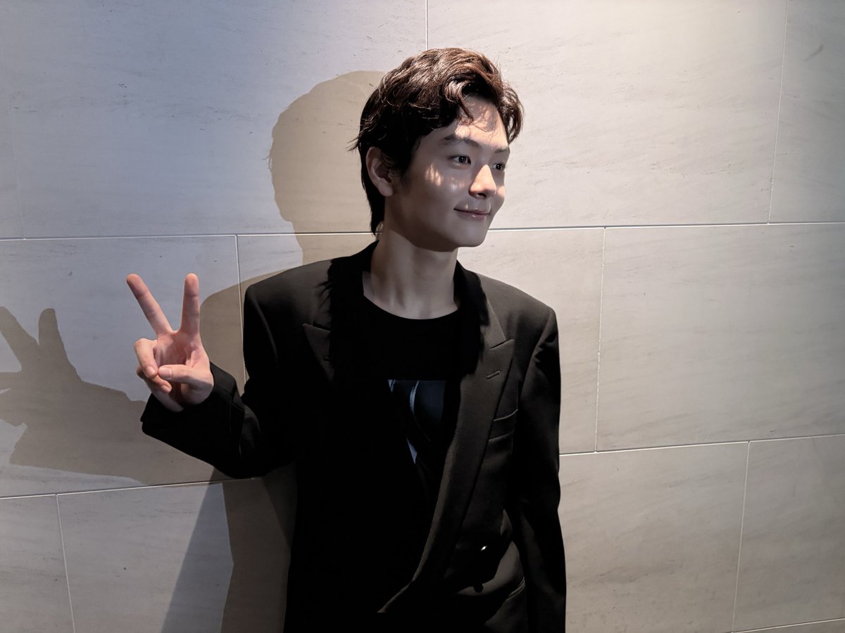 244matsushita's tweet photo. #映画時給300円の死神

本日完成披露試写会！
撮影から約一年半、やっとお届けできました。

舞台挨拶は最近なかなかない11人登壇。サッカーと同じです。
舞台挨拶の模様は、なにわ男子なのでめざましテレビ始めとして、情報番組で確認してもらいつつ、
自分が1番確認したかったのは、映画の終盤の観客の皆さんの反応でした。

まず、色んなところから聞こえてくる鼻を啜る音に、エンドロール終わった後には拍手、そして、ハンカチを手放せない様子の女子の皆様。

さて、次はこの涙とその理由をどう伝えていくか。残り1ヶ月、ラストスパートです

#西畑大吾
#福本莉子
#渋谷凪咲
#齋藤潤