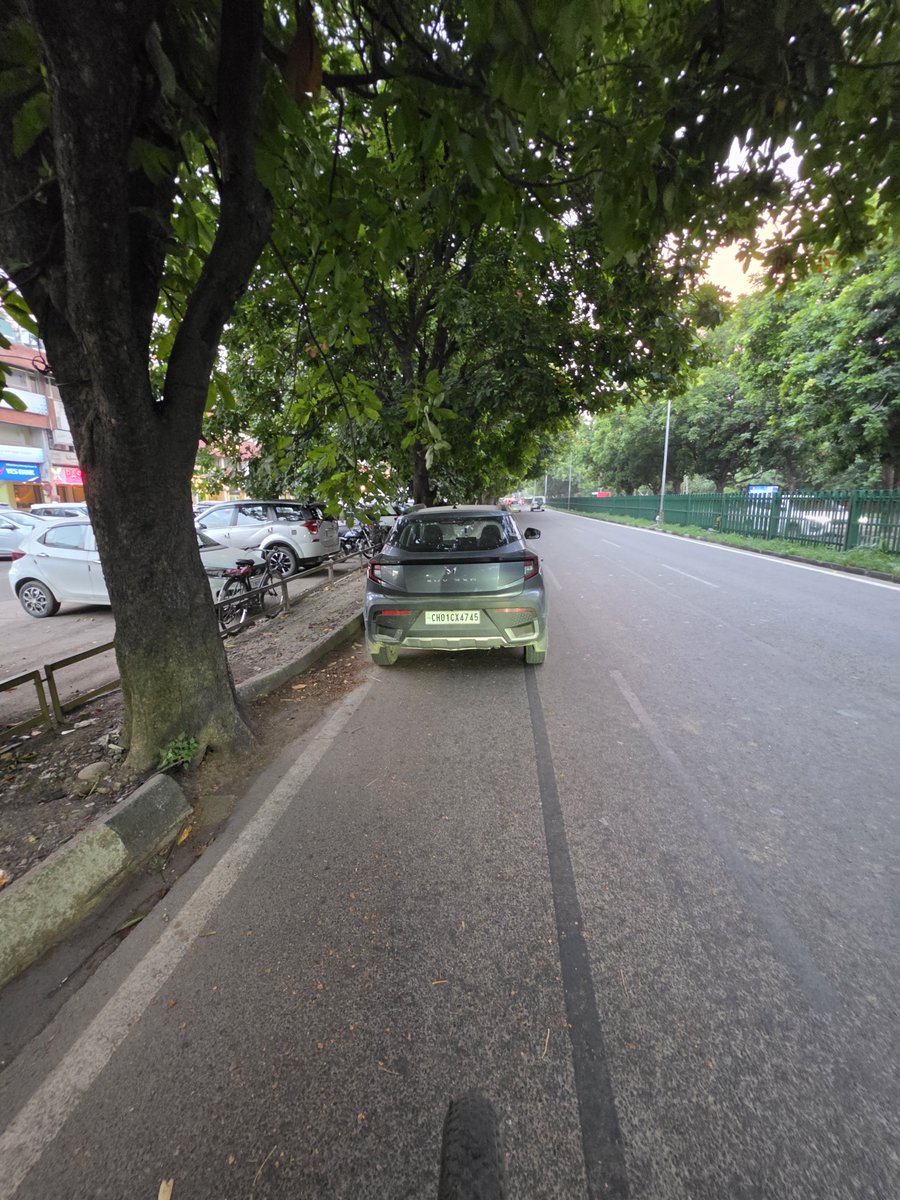 Himank_Chawla's tweet photo. @trafficchd please take action against these people blocking the cycle lane in sector 35.
Photo 1 - In front of sector 35C market
Photo 2 - in front of sector 35C market
Photo 3- in front of sector 35D market https://t.co/PnYOGAKS18