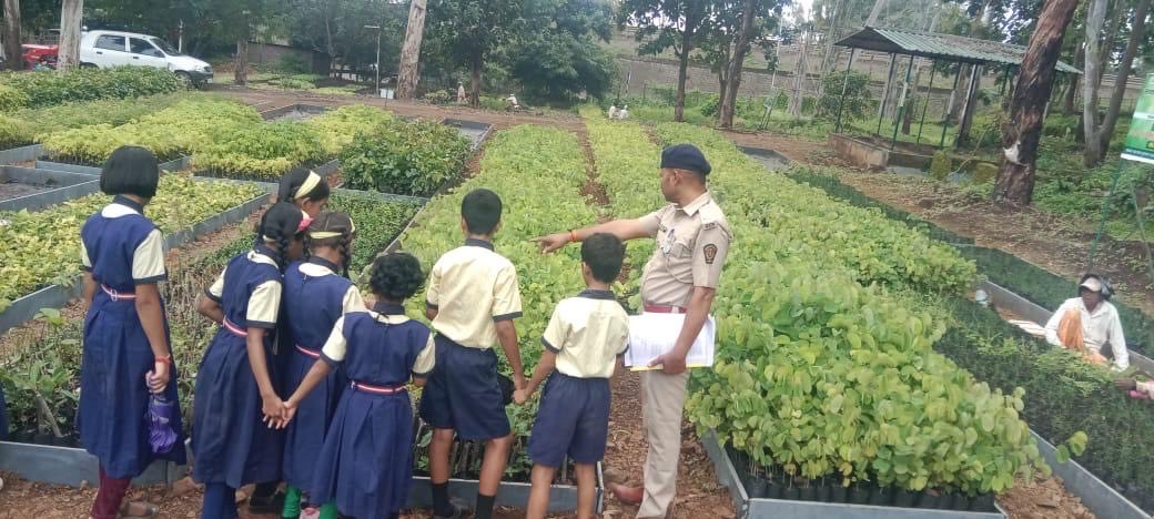 pankaj_ifs's tweet photo. School Children visiting Social Forestry Nursery @Satara under Know your nurseries program (Aamchi Ropvatika) 
@MahaForest @CMOMaharashtra @NaikSpeaks @Info_Satara 
@moefcc https://t.co/5Dj8RBU6nT