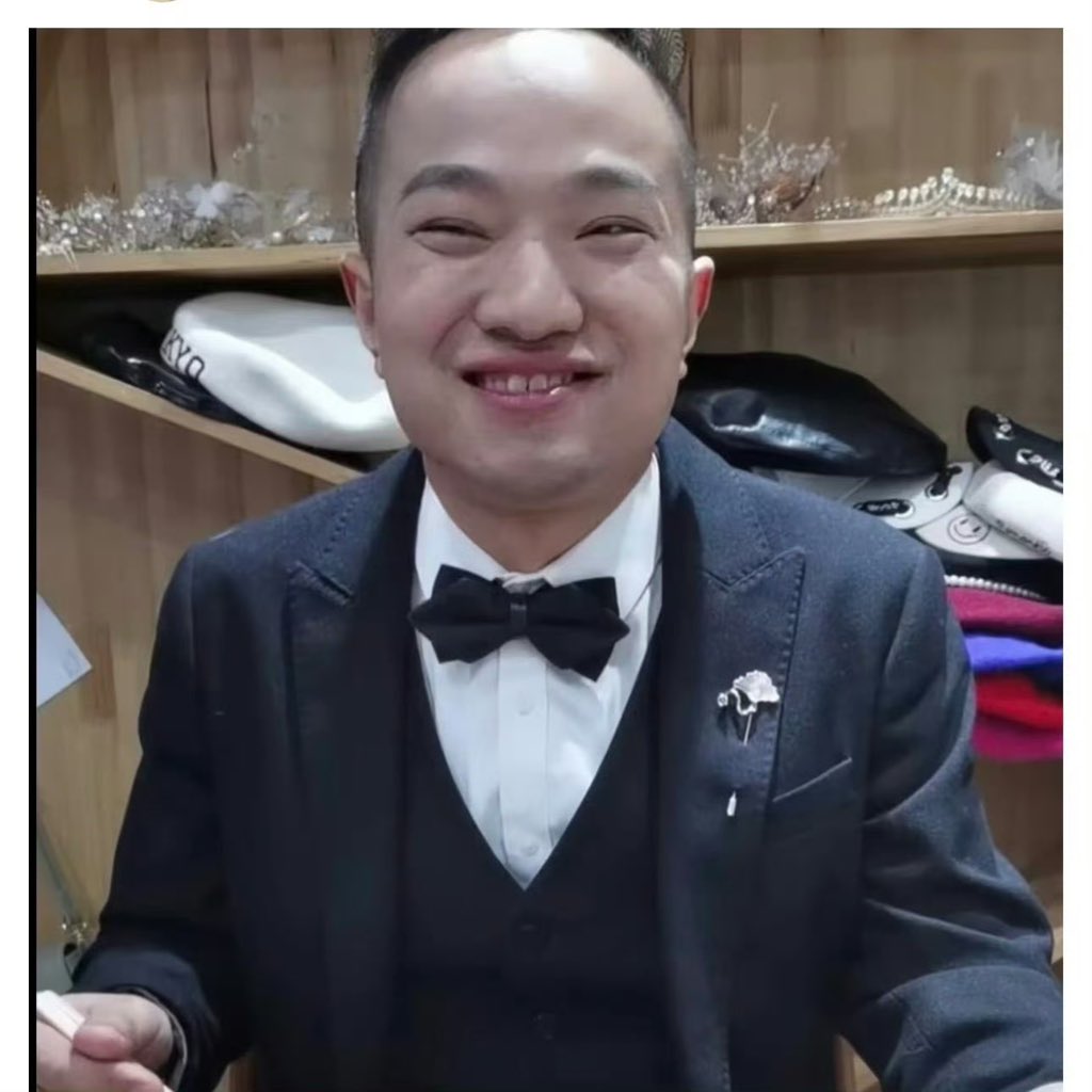 cringeofgame's tweet photo. 太阳底下无新鲜事。孙哥这件事，把所有金额都少掉三个零，其实很好理解

男方在上海有车有房，看上了一个在上海工作的苏北小姐。恋爱期间送花、看电影，各种花销都是男方承担；后来订了婚、吃了定亲宴，彩礼也给了。期间女方还提出：“以后别留在上海了，跟我回苏北老家吧。”男方心里大概只剩一句：你他妈是在逗我吗？

等谈到结婚、生孩子，女方又要一笔钱，两个人彻底谈崩了。男方要求退还彩礼，一点毛病都没有

真正傻逼的是，分手以后，男方直接跑到女方苏北老家的广播站，把两个人恋爱期间怎么睡的、做过什么，女方的职业，一字不差地全都公之于众。

他倒是拍拍屁股回上海，继续过自己的日子；可女孩以后还要回老家，还要面对亲戚朋友和周围人的议论，事业的停摆

俩人一个蠢一个坏，蠢人拎不清自己什么价，坏人把亲密关系里的隐私当作报复对方的武器，这不是人渣是什么？