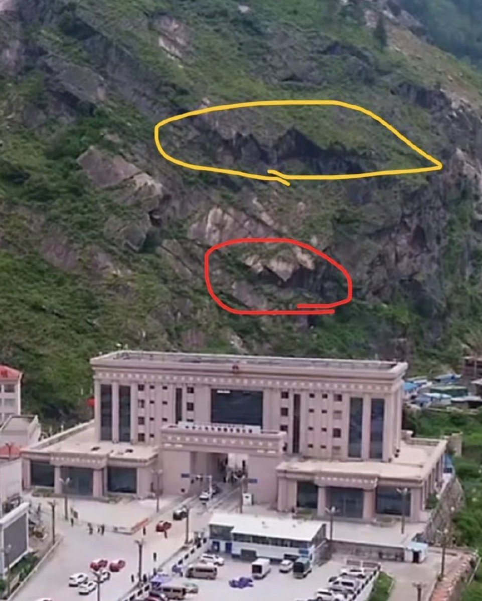 DemonaDjk's tweet photo. @NirmalPrasai5 The davastaing debris flow has once cumulated over 30 mitres，overlaying the border control building https://t.co/0B2ovX2voF