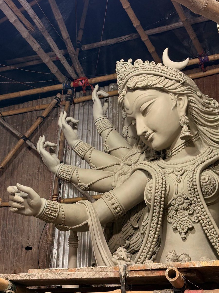 Ur_Dr_Ayush's tweet photo. Bengali Dada Didi ra, spine shokto ache toh? Stop giving bhav to VHP moral police

This Durga Pujo, hit them with ur dripping Kosha Mangsho, Ilish &amp; Chingri plates w hashtag​#AmaderPujoAmaderNiyom

Remind them, our Shakta parampara doesn’t take lectures from outsiders.
Joy Maa! https://t.co/VdhasWFv5G