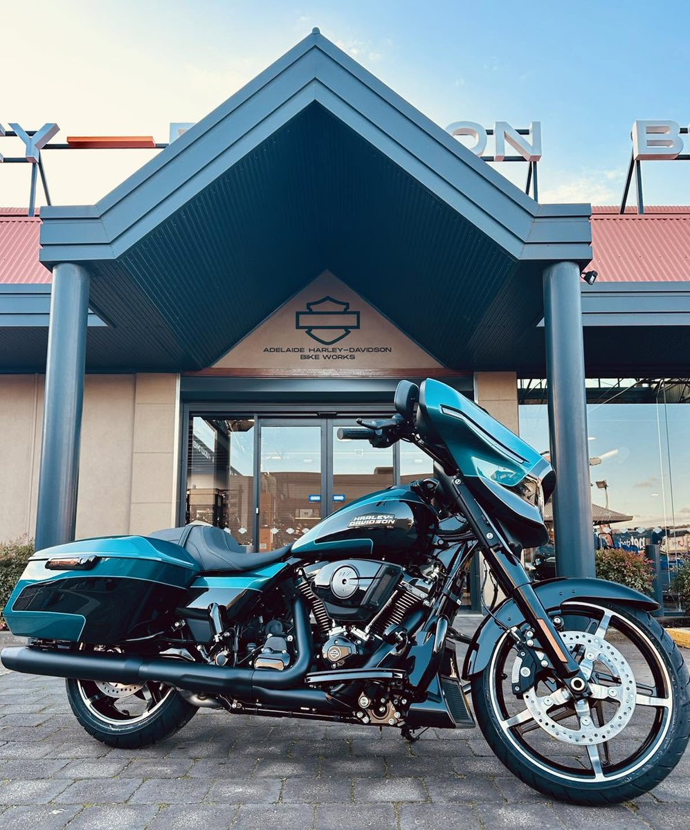 SharriRa2o6's tweet photo. The 2026 Street Glide in Teal Thunder with Black Trim has arrived in-store. Photos don’t do this colour justice—see it in person at our dealership: 1074 South Road, Edwardstown 5039. https://t.co/OFyszOiIyF