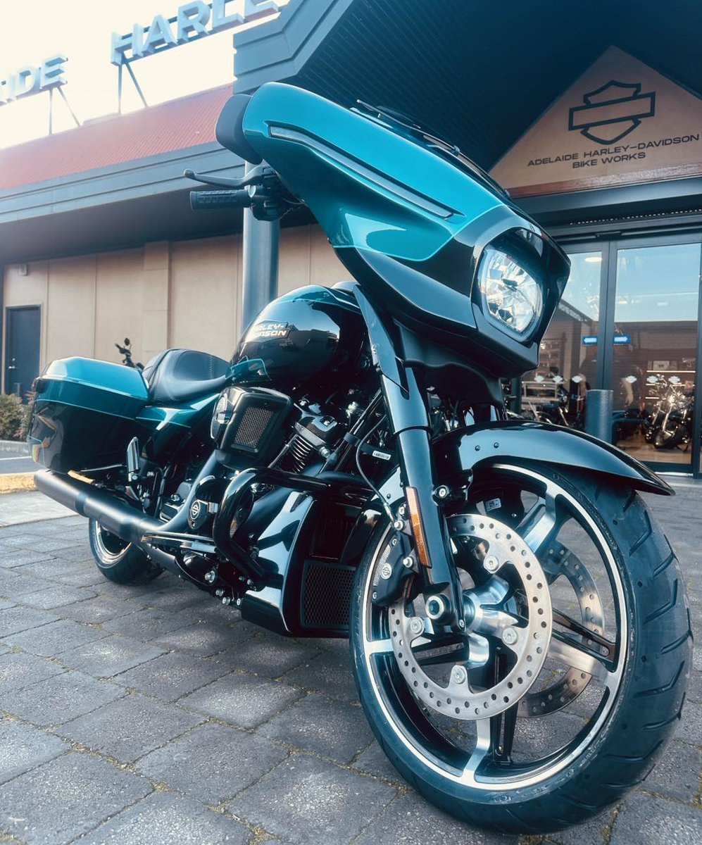 SharriRa2o6's tweet photo. The 2026 Street Glide in Teal Thunder with Black Trim has arrived in-store. Photos don’t do this colour justice—see it in person at our dealership: 1074 South Road, Edwardstown 5039. https://t.co/OFyszOiIyF